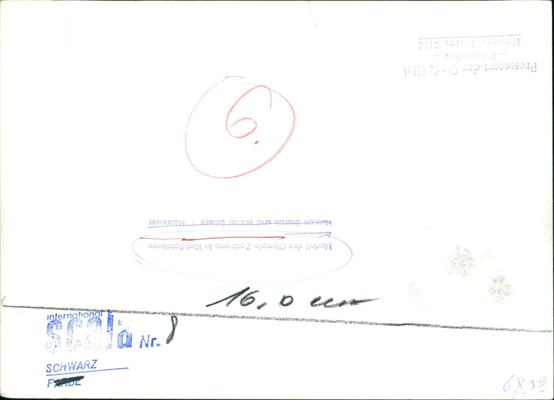 OLYMPIC QUARTERS ZHY PUOI UNA MODEL OLYMPIA CENTER KIEL SCH - Vintage Photograph