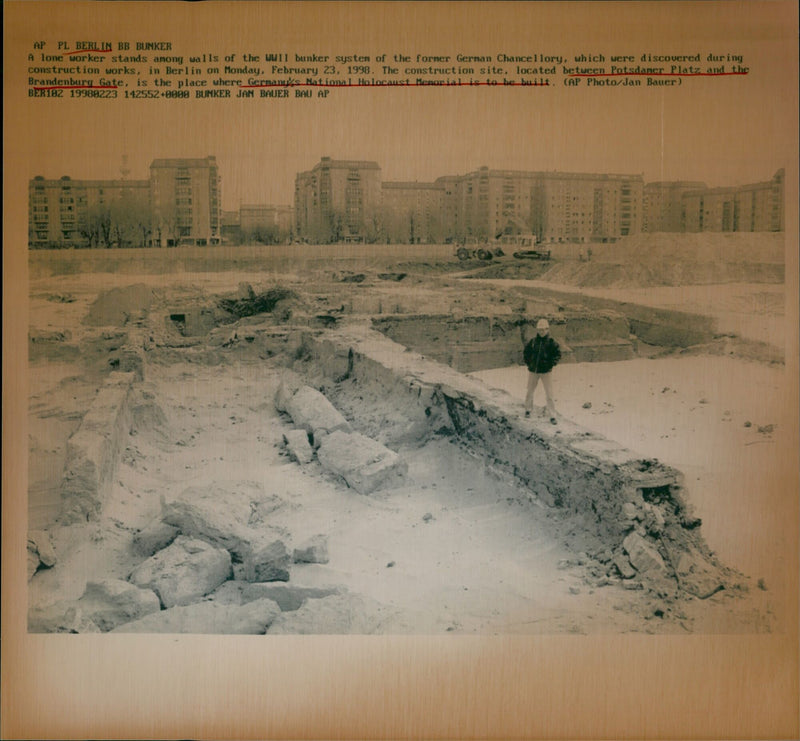 1998 BERLI DENKENLER DENK HOLOCAUST NAKUMAH WWII BUNKER SYSTEN BUILT NATIONAL - Vintage Photograph