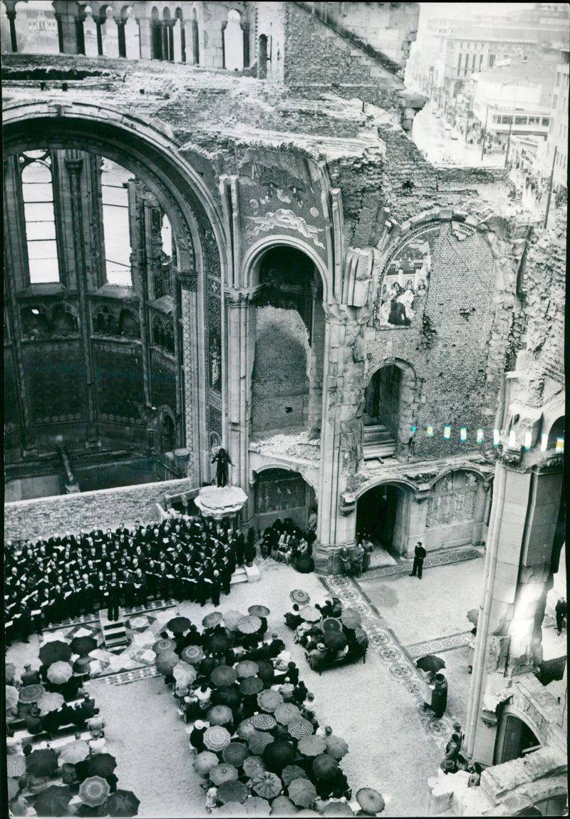 ICHTNIS KIRCH YRIR HOBANCH SIGNATURE FRANKFURTER NEW PRESS ICHTN - Vintage Photograph