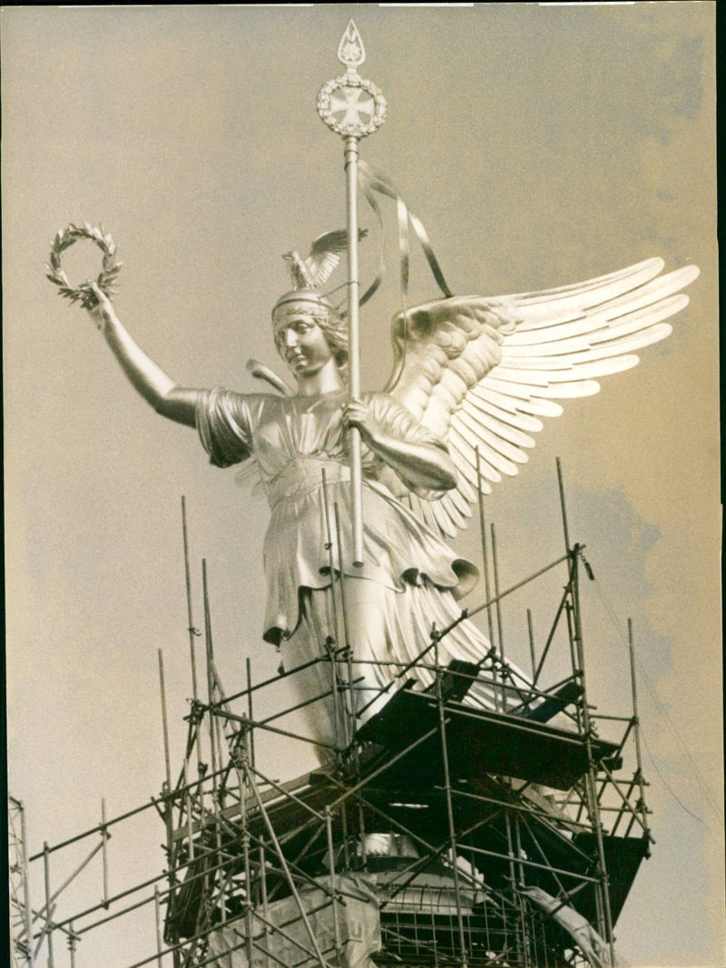 1977 BERCJPG GUTHMANNBALL MILLENNIUM COMPUT ARTIST MUSICIAN BRITISH PRESS - Vintage Photograph