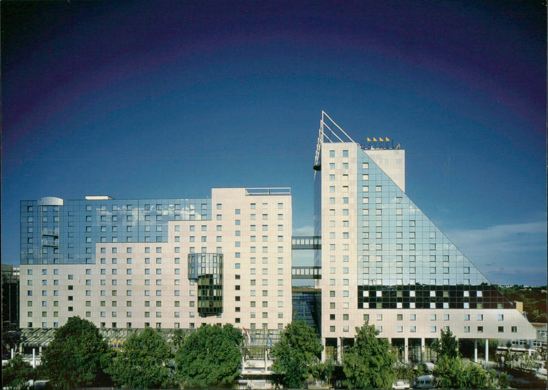 HOTELS VAND KURFURSTENDAMM RUNDFUNK HESSEN MENUS MODELS AND MATRAZES - Vintage Photograph