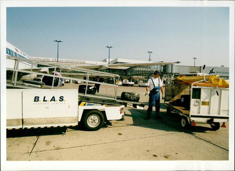 1999 REFELD MELDEPRESS GMBH SCHONEBERGER UFER BOX BERLIN TEL FAX FILM - Vintage Photograph