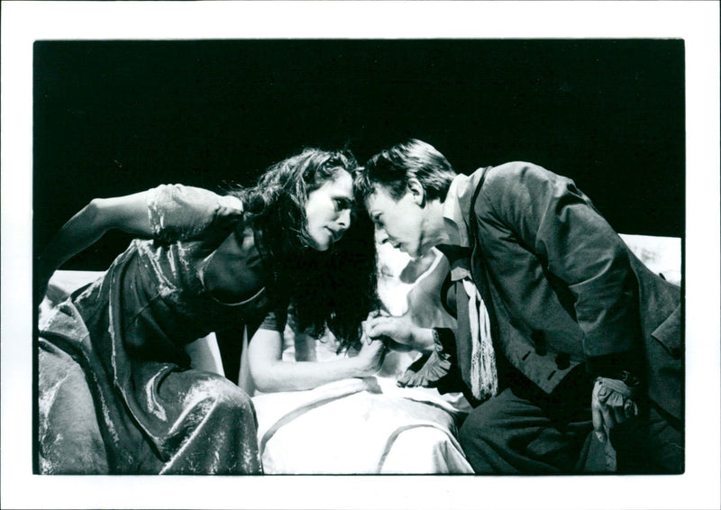 1998 PROTECTION THEATERHAUS FRANKFURT BETWEEN MUSIC AND BEANS AVANTGAR PREMIERE - Vintage Photograph