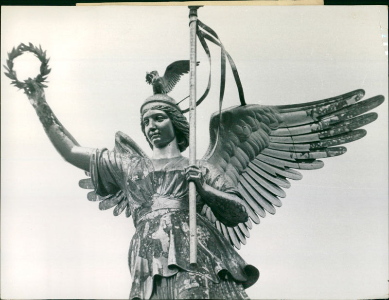 1976 BERCJPG GUTHMANNBALL MILLENNIUM COMPUTER SIMUL ARTIST MUSICIAN BRITISH PRESS - Vintage Photograph