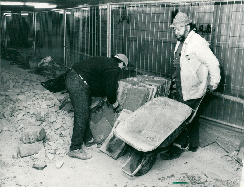 RAILWAY STATION RNBUSCH ADMINISTRATION HAMPEL GINO ODLOGUE TELL FILM - Vintage Photograph