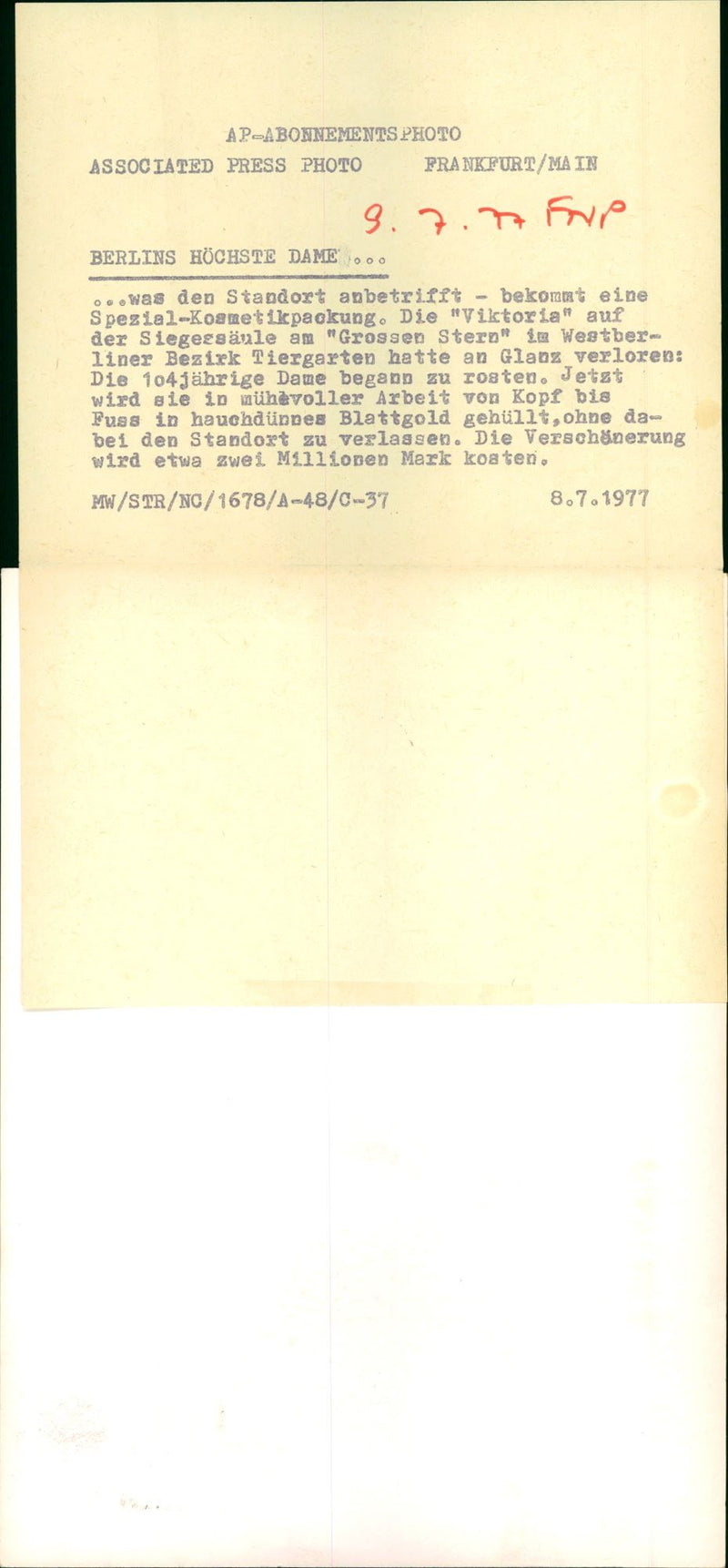 1977 BERCJPG BERLIN GUTHMANNBALL MIL ARTIST MUSICIAN BRITISH PRESS - Vintage Photograph
