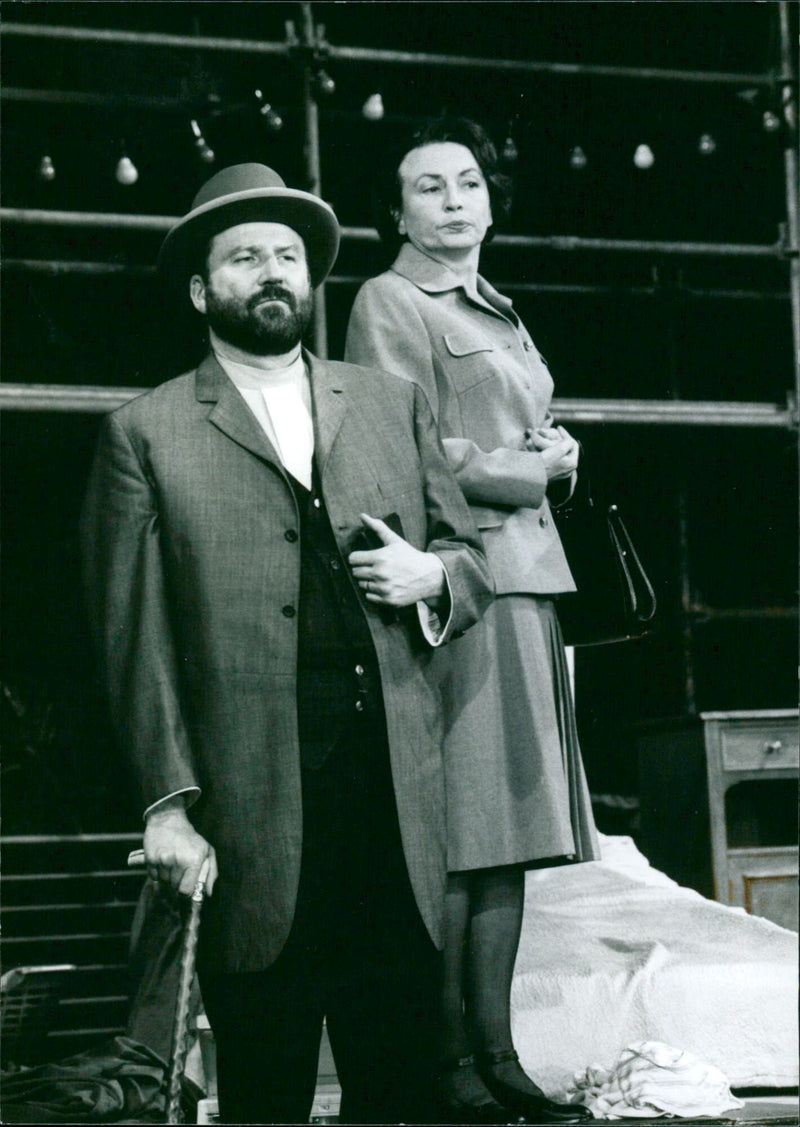 PEOPLE THE THREEGROCH OPERA BERTOLT BRECHT MUSIC KURT WEILL PRODUCTI - Vintage Photograph