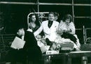 1998 PEOPLE THE THREIGROG OPERA BERTOLT BRECHT MUSIC KURT WEILL PRODUCTI - Vintage Photograph