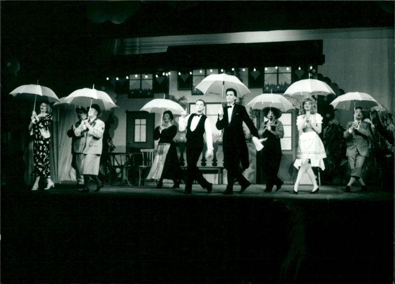 1996 PIECES OF THE FOLK THEATER FRANKFURT WEISSEN ROSSL SINGSPIEL WITH MUSIC PREMIERE - Vintage Photograph