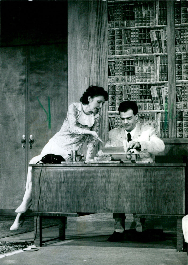 1997 PEOPLE AN ANGEL NAMED SCHMITT MUSICAL PLEASURE PLAY JUST SCHEU PREMIERE - Vintage Photograph