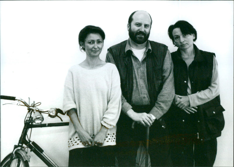 PEOPLE VOLKTHEATER FRANKFURT THE THREIGROSCHENOPER BERTOLT BRECHT MUSIC - Vintage Photograph