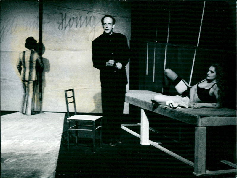 1991 URBAN UOOOOOOOOOO PREMIERED CAMEL GAME ACTING CLAUDIA - Vintage Photograph