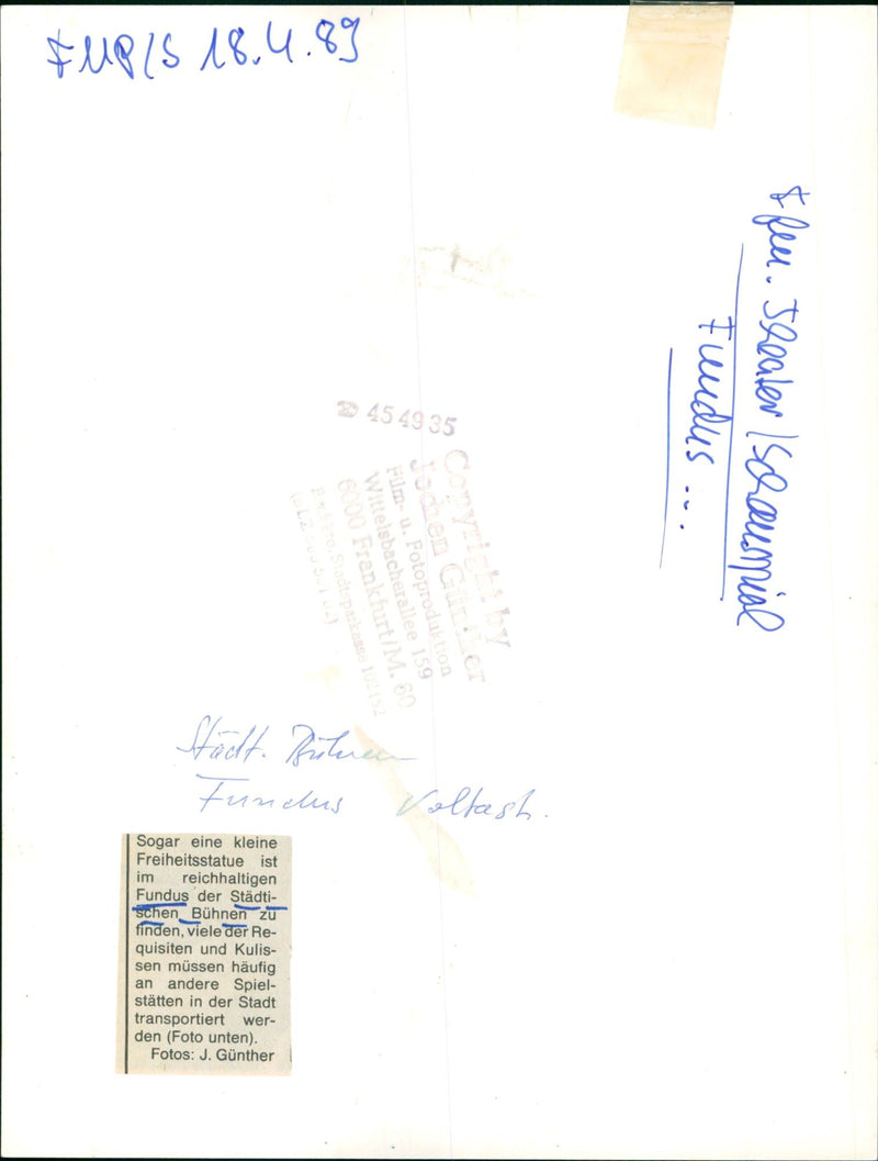 1989 URBAN EVEN SMALL STATUE LIBERTY FOUND RICH FUNDUS FILM - Vintage Photograph