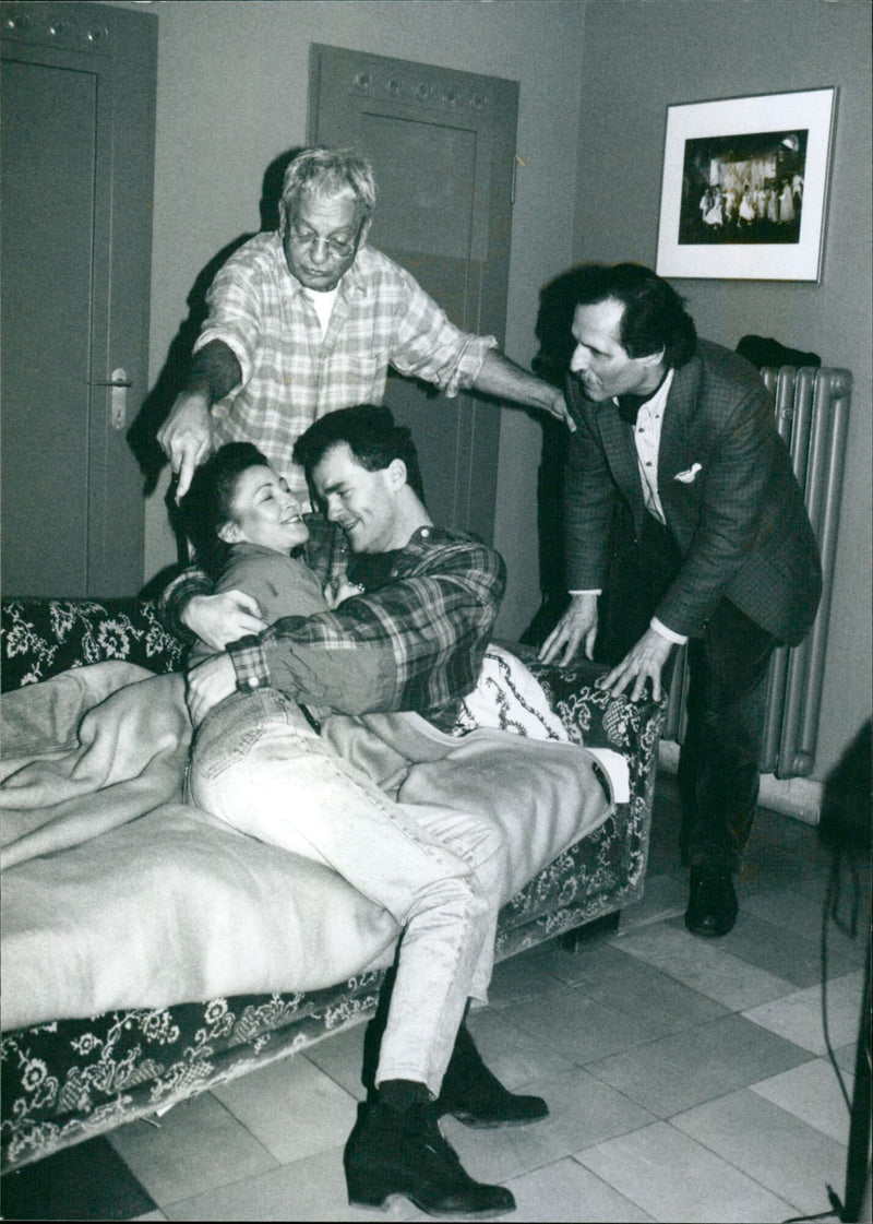 PEOPLE FOLK THEATER FRANKFURT ENGEL NAMED SCI MITT MUSICAL PLEASURE PLA - Vintage Photograph