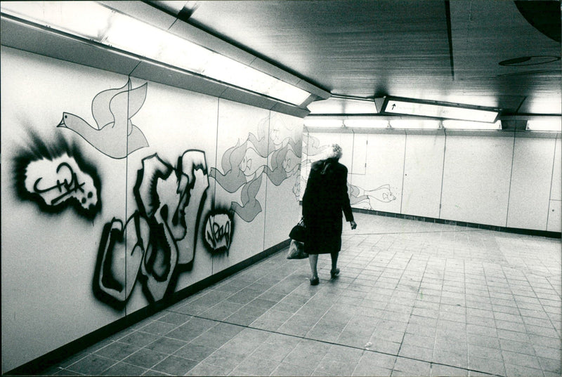 1989 BAHN HOFE VERSCH LIFTS COMMUNITY RAILWAY STATIONS RAIL FILM - Vintage Photograph