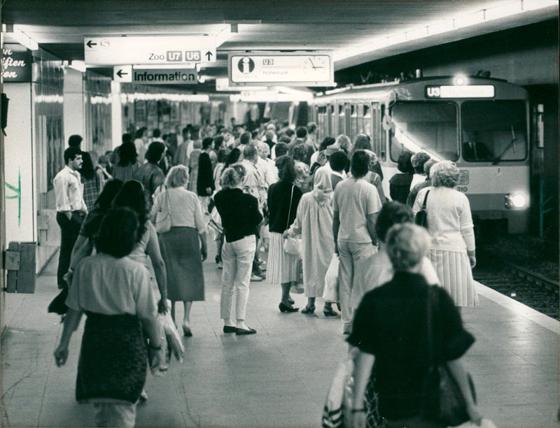 BAHN HOFE VERSCH LIFTS COMMUNITY RAILWAY STATIONS RAIL FILM - Vintage Photograph