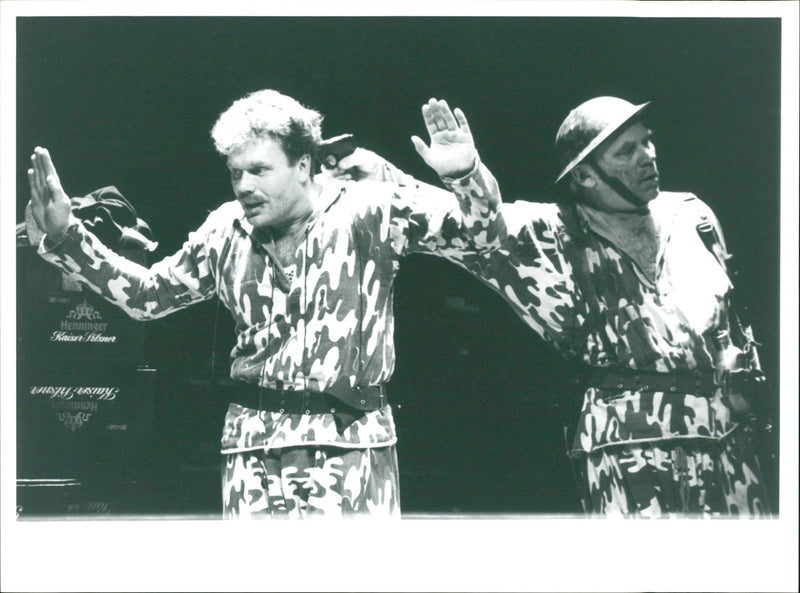 1996 MUNICIPAL STUCCO FILM DIRECTE PREMIERE PAUL MICHAEL - Vintage Photograph