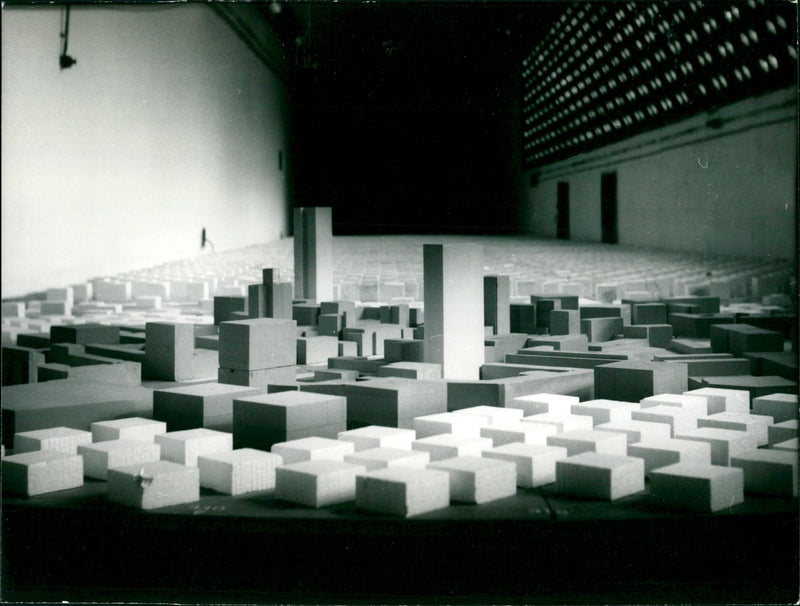 PLANNING MODEL FRANKFURT CENTER WIND TUNNEL ESSE AND IRA - Vintage Photograph