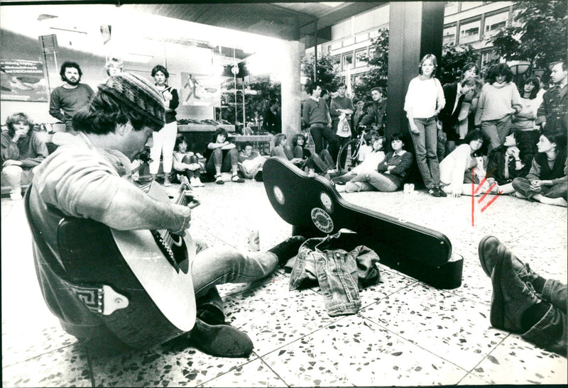1983 MUSICIANS IGEN STREPENMATITANT TURUFECT MANN ZANK - Vintage Photograph
