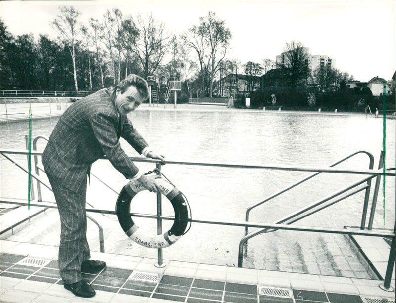 HOUSES SWIMMING POOL FRANKFURT HAS CAPACITY FILM - Vintage Photograph