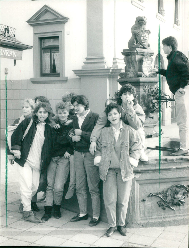 1987 SCHULES SCHULERZEITUNG DISTRIBUTION DERSE SCHULER BAND FILM - Vintage Photograph