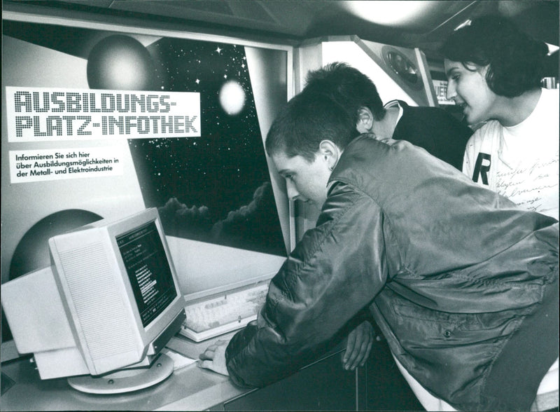 1995 TRAIN SECHNIK BOTTOM COMPUTER TELEVISION TEACHERS IMAGE FILM - Vintage Photograph