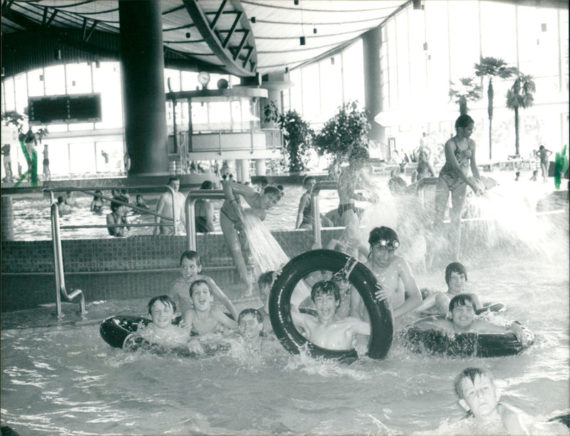 EBSTOCKBAD VERSI EVENTS REBSTOCK SWIMMING POO FILM - Vintage Photograph