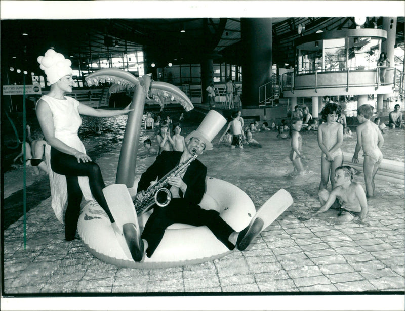 1988 SWIMMING EBSTOCKBAD OVEIS DESANSTALTUNGEN NASSER NIGHT THEY LET STIL - Vintage Photograph