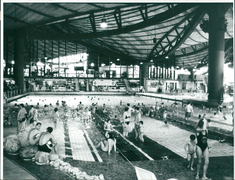 SWIMMBA REBSTOCK BATH BAD COULD SOON OVER INVESTOR FIND HISSELF - Vintage Photograph