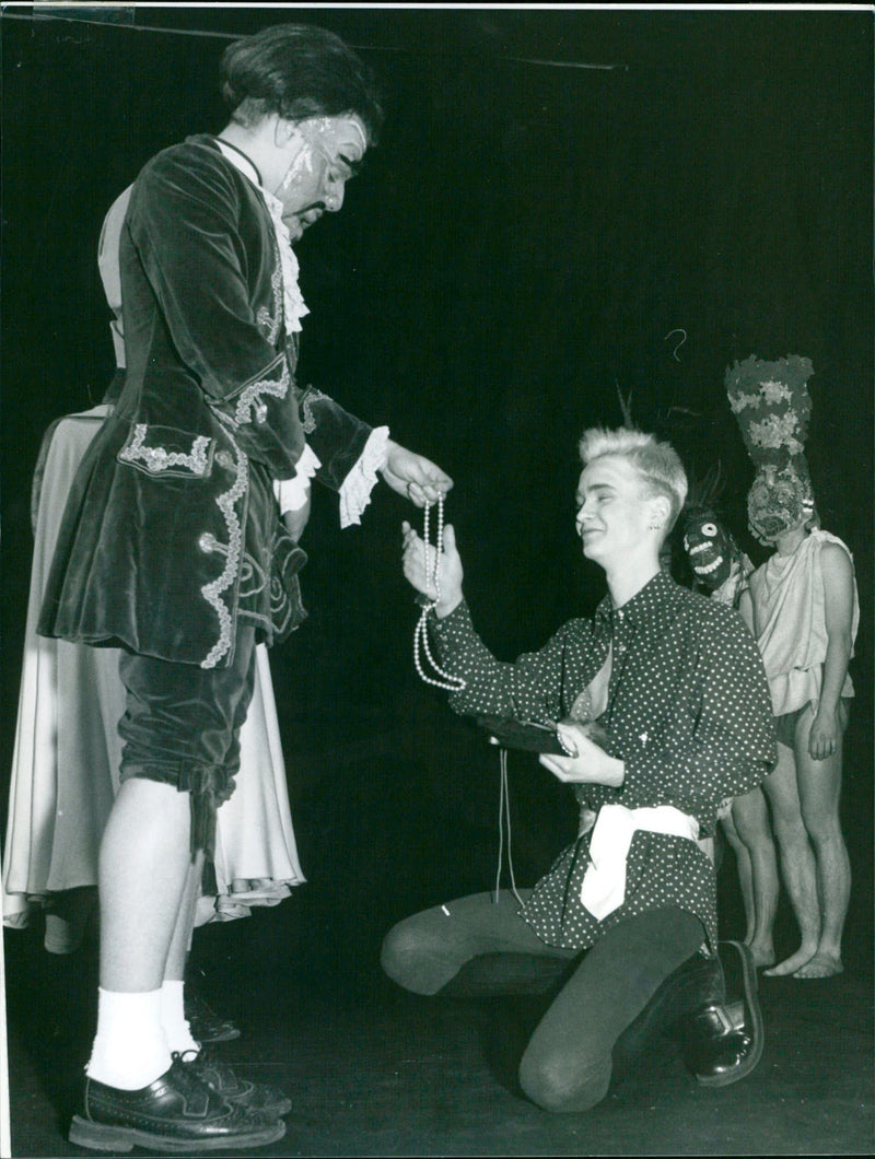 1992 SCHOOLS ART ALREADY JUNKAS PROVEN OUR MICHAEL FILM - Vintage Photograph