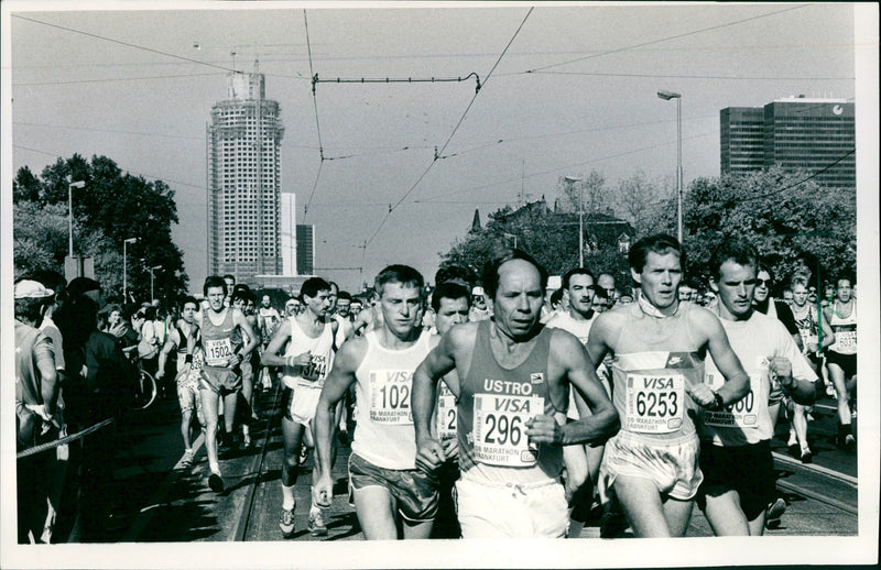 1989 FRANKFURT MARATHO MANNER ROBERTSON LINE HOLZKAMP LINDA FILM - Vintage Photograph