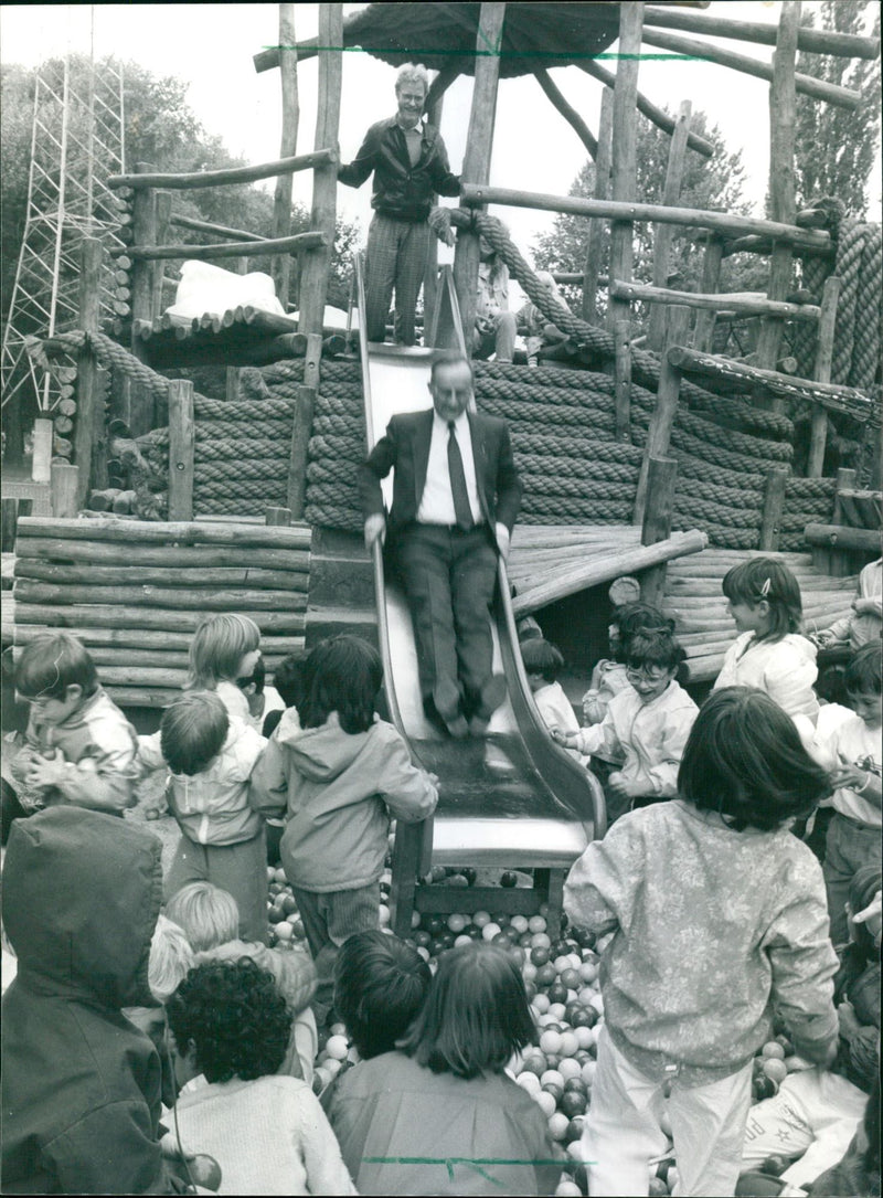 1986 NIELPLATZE CROOKED SLIP TRACK FELL GROUND CERNA FILM - Vintage Photograph