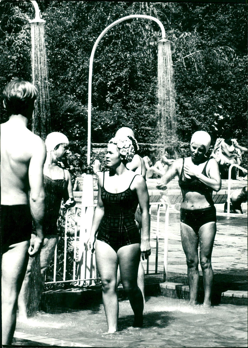 POOL HOUSES CAN MADE UIHEN ISSUE SIGNATURE IMAG - Vintage Photograph