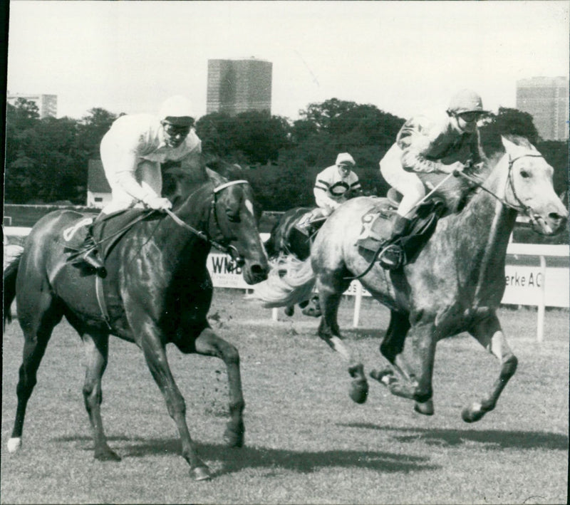 POCAL SPARKASS PRIZE CASINO LOAD HOMBURY JETSETTERLY IVE THELON - Vintage Photograph