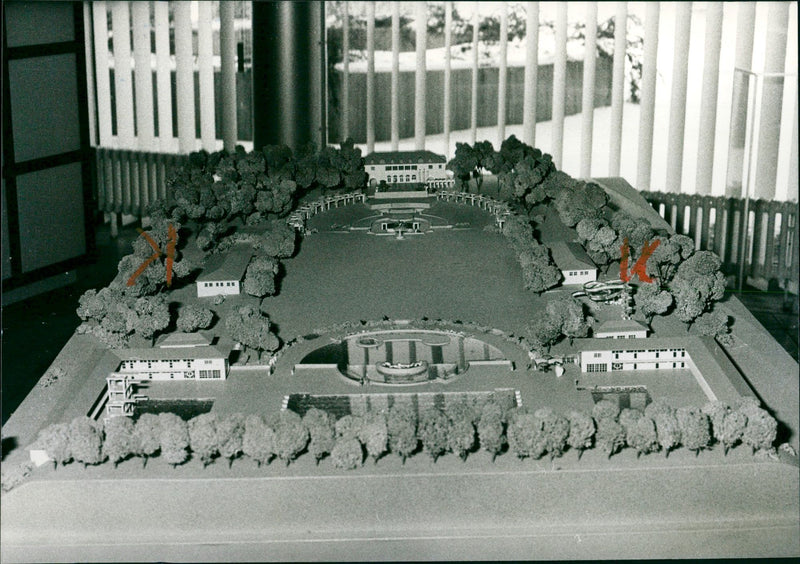 1985 SWIMMING TADION POOL MODEL NEW JOPPEN WEIFRAENSTRAE FRANKFURT - Vintage Photograph