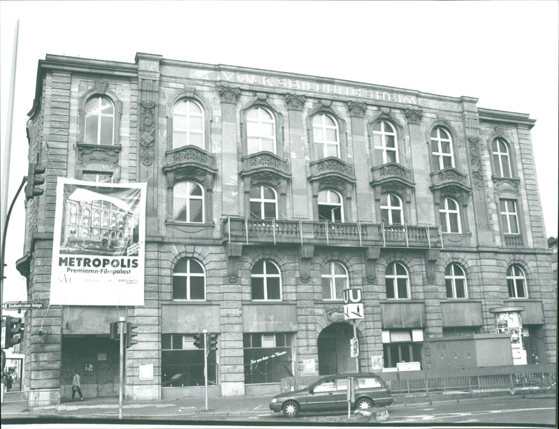 EDUCATIONAL UNIVERSITY SCHOOL MINOS ALA IETROPOLIS PREMIERES FILMPALAST - Vintage Photograph
