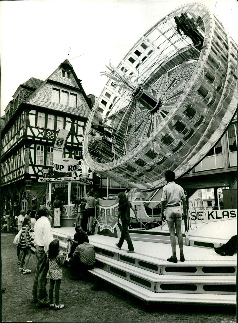 1982 KSFESTE ROLE LOA HATE HROME KLAS RUANKFURTER ENP LOCAL NEW MOVIE - Vintage Photograph