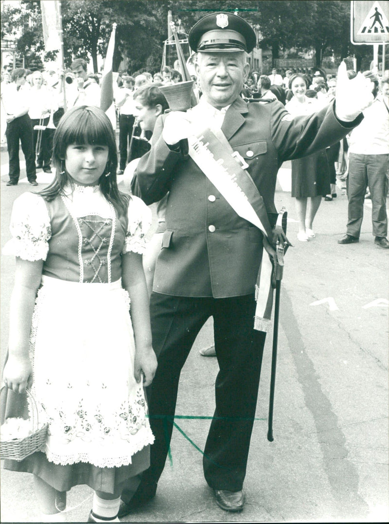 OLKSFEST MAINFEST JOHANN WINTER FLIES BERNMER KERW FILM - Vintage Photograph