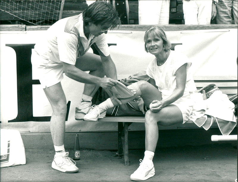 TENNIS MISCELLANEOUS TURNING ANIMALS KITZBUHEL MANY CELEBRATIONS CLAUDIA - Vintage Photograph