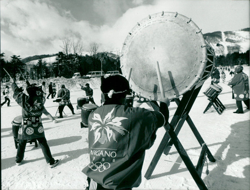 1993 PROPOSAL OLYMPIC WINTER PLAYING MAGANO JAPAN PANIC MUSIC GROUP - Vintage Photograph