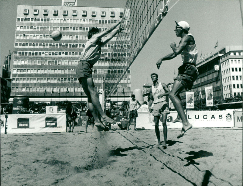 LOOT BUTLER VOLLEYBALL BEACH VOLLEYBAL SAMUM LUCA MUSIC - Vintage Photograph