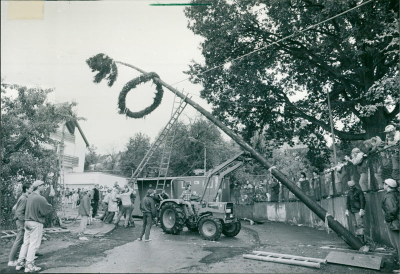 1990 VOLKS FESTER KEISHEIME KART NOTCH BOYS HELPED FILM - Vintage Photograph