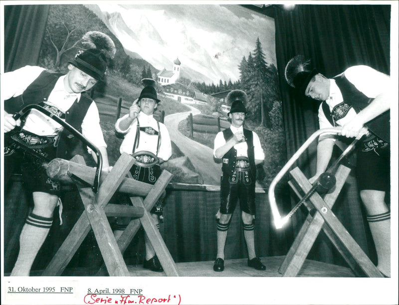 1998 GRAY PANTHERS FFUU TRAINEES FROG DEPENDENT MODEL LANDS MARITAL COUNT MICHAEL - Vintage Photograph