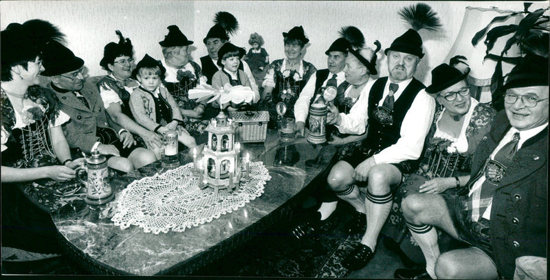 1995 GRAY PANTHERS FFUU TRAINEES FROG DEPENDENT MODEL LANDS MARITAL FLAU COM GRAF - Vintage Photograph