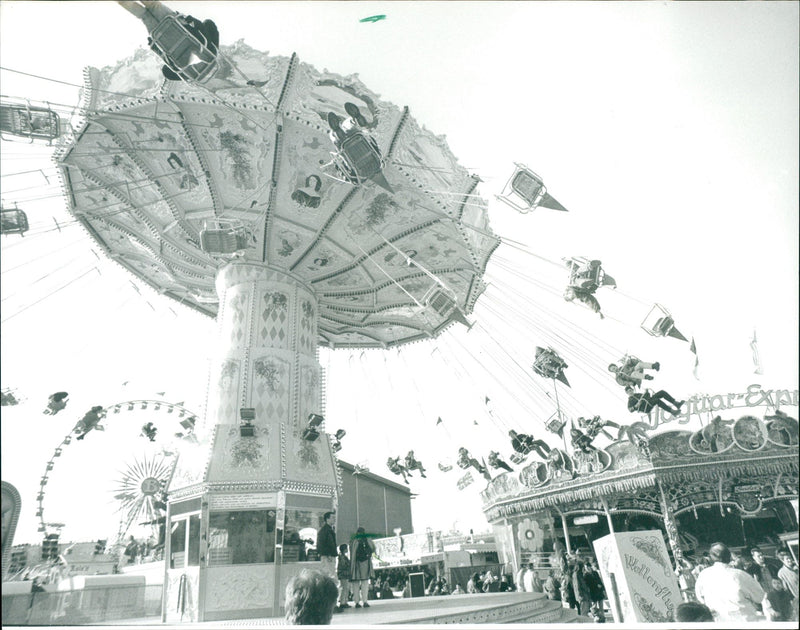 1997 VOLKS FAMILY RESPONSE ADDITION FUTURISTIC INNOVATIONS SUCH MUSIC - Vintage Photograph