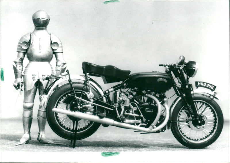 1990 ASSOCIATIONS MODELING ASSOCIATION BLACK SHA THIS EVEN - Vintage Photograph