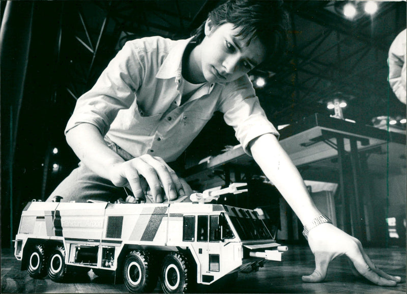 1989 ASSOCIATIONS MODELING ASSOCIATION HOBBYIST FLESHMAN PIERRE GRUND GEBAUER - Vintage Photograph