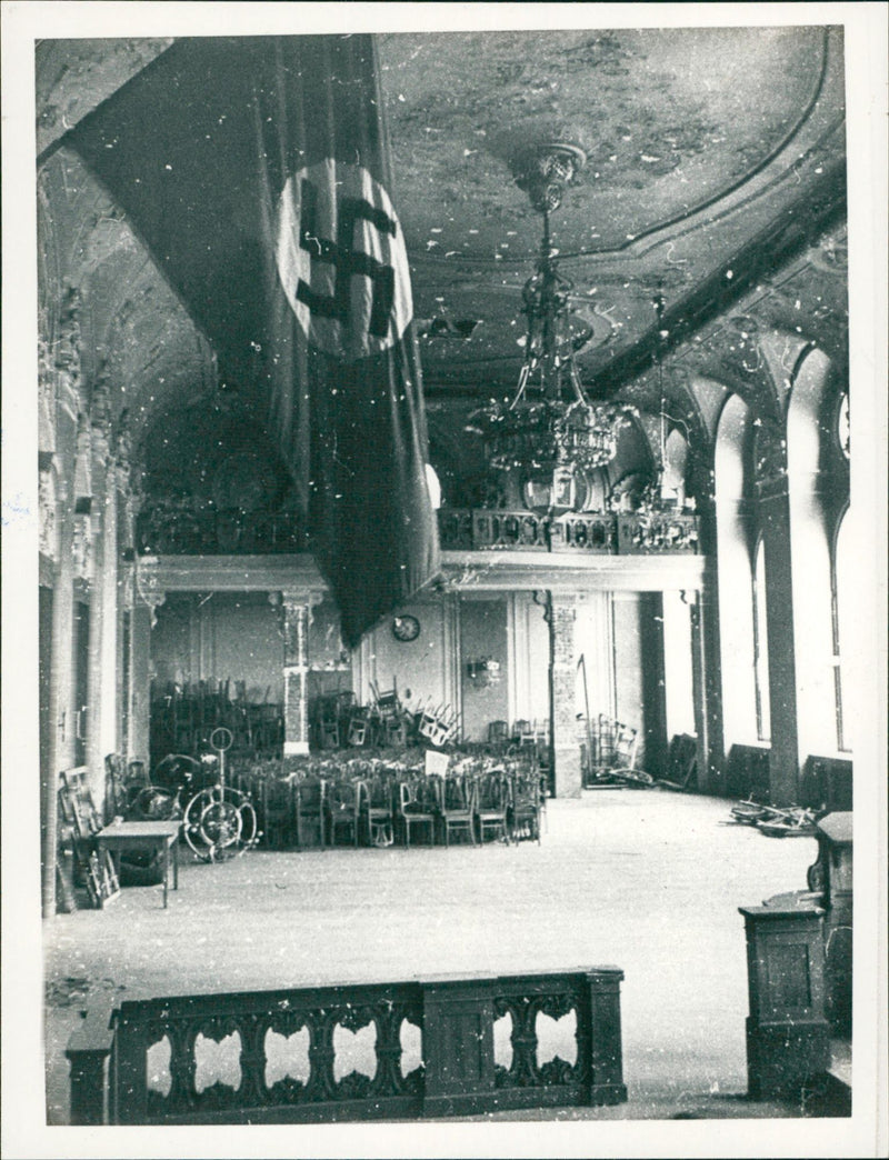 1985 UNIVERSITY BUILDING CHAPEL FLAG THOUSAND EMPIRE HANGS FILM - Vintage Photograph