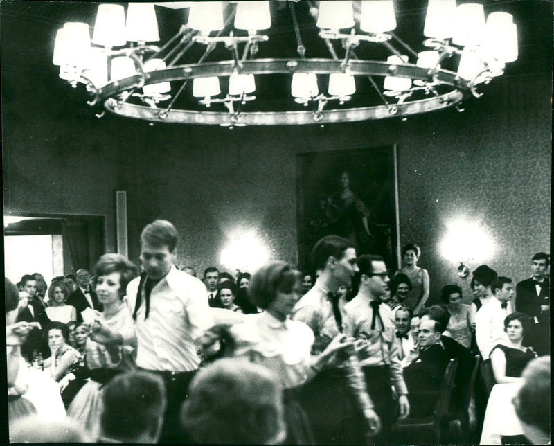 GRAY PANTHERS FFUU TRAINEES FROG DEPENDENT MODEL LANDS MARITAL FLAU COM GRAF - Vintage Photograph