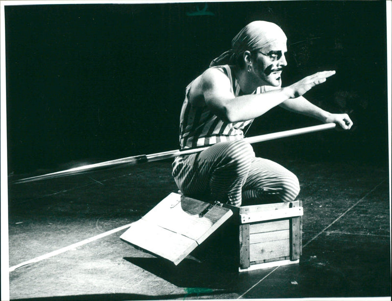 1995 VARIETY DIFFERENT PATERNOSTER SHOWS ONCE MONTH OCLOCK FILM - Vintage Photograph